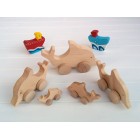 Drvena igračka - životinja na kotačima - Delfin